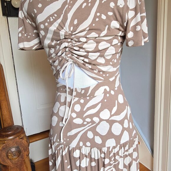 Cabi 6147 Swoon Dress Midi Tiered Swing Work Leisure Taupe Flutter Sleeves - Picture 6 of 6